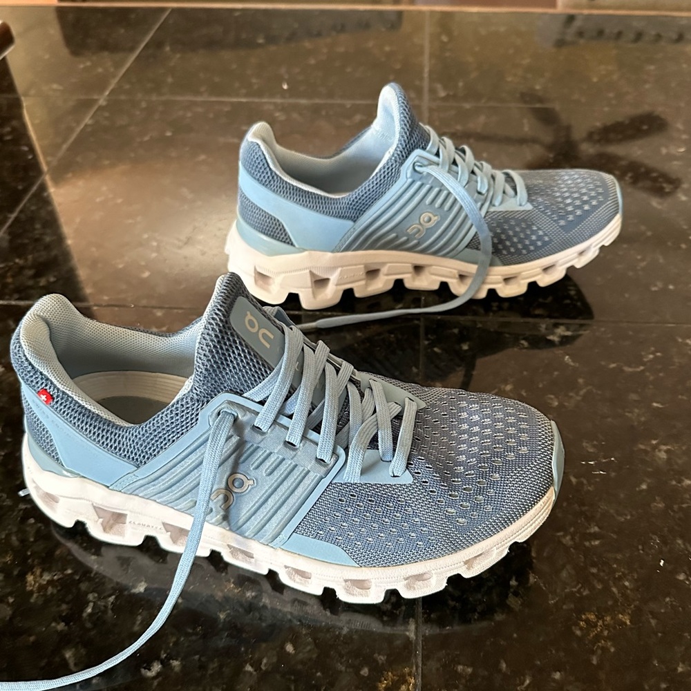 Womens on cloudswift tennis shoes